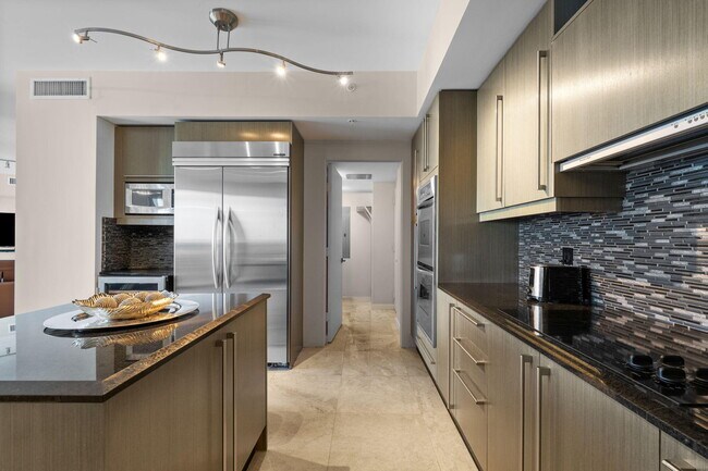 Building Photo - 333 Las Olas Way