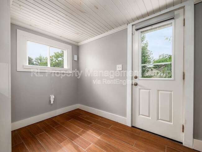 Building Photo - 669 Sheldon Ave