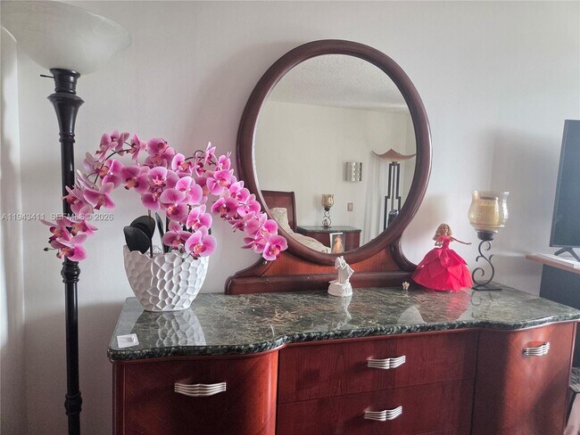 Building Photo - 210 174th St