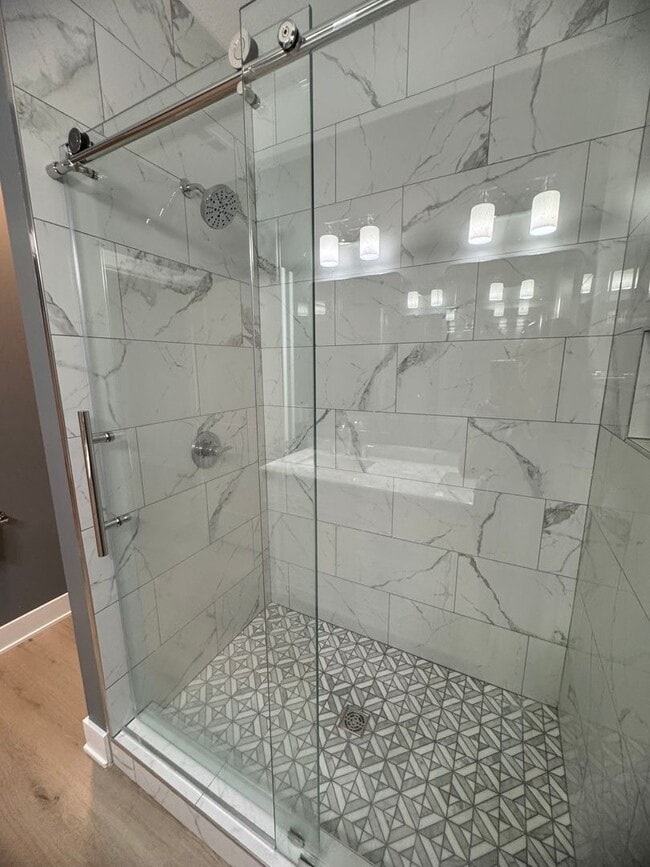 Building Photo - 2 Bedroom 2 bath Townhome in East Moline