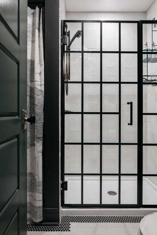 Building Photo - 1040 W Roscoe St