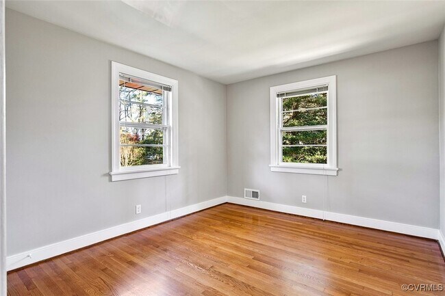 Building Photo - 509 Waveny Rd