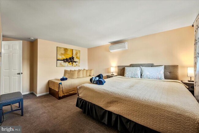 Building Photo - 31 Middle Village Way