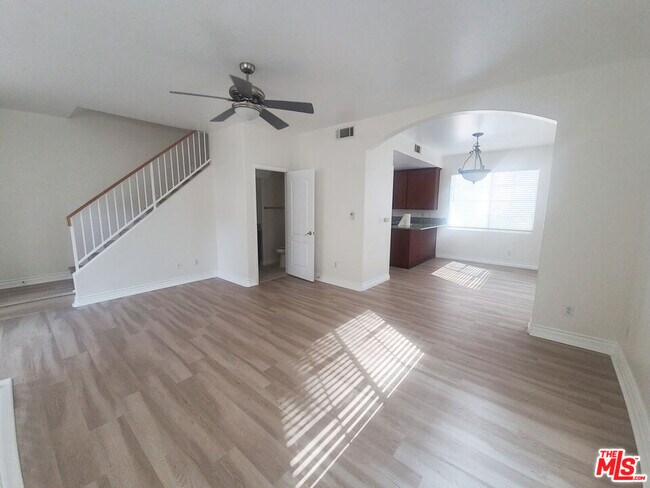 Building Photo - 4838 Elmwood Ave