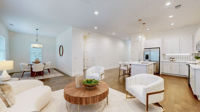 Building Photo - Franklin Gem Walking Distance to Downtown!