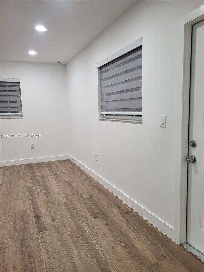 Building Photo - 245 SW 105th Pl