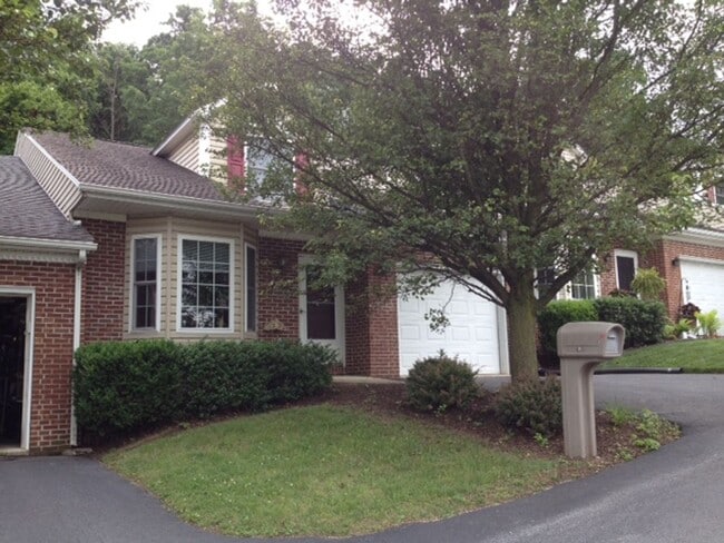 Primary Photo - Spacious 2-Level Townhouse