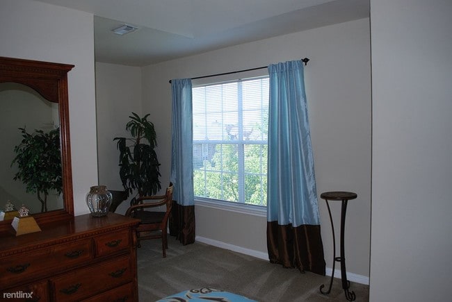 Building Photo - 8655 Jones Rd