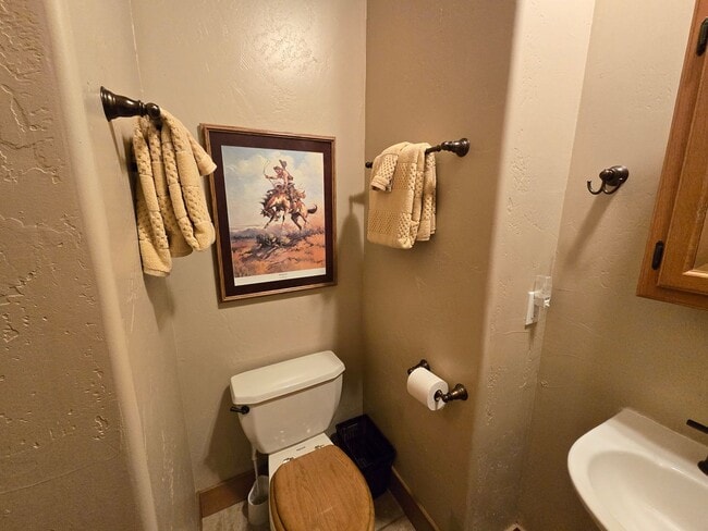 Building Photo - For Rent: Luxury Furnished Riverside Townhome *All Utilities Included*