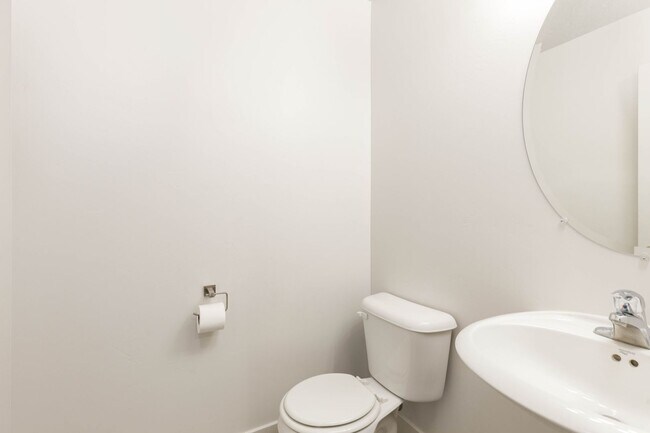 Building Photo - 3 bed | 2.5 bath | 2-car Townhome with Was...