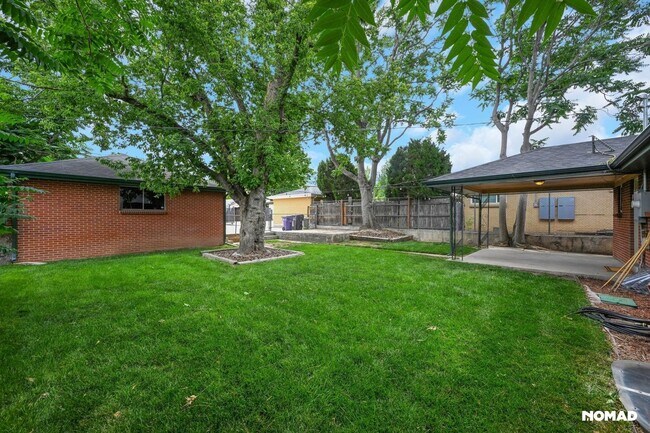 Building Photo - Spacious 4BR House in Denver