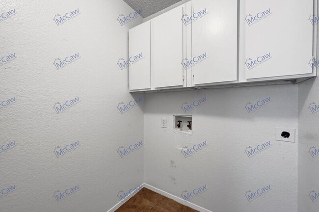 Building Photo - 409 Rockcrest Dr