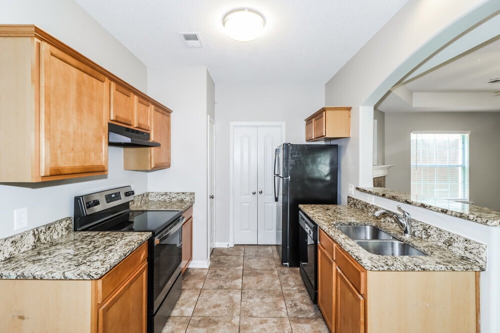 Building Photo - 10093 Woodland Hills Dr