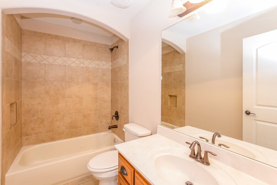 Building Photo - 450 Garden Springs Dr