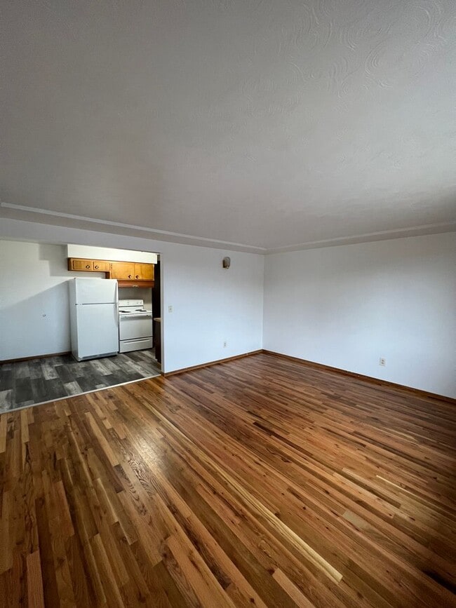 Building Photo - 311 E Fairview Ave