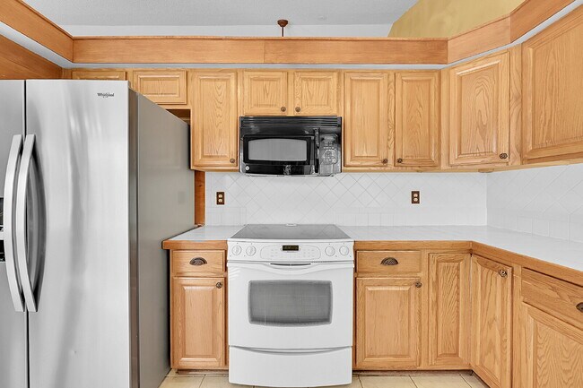 Building Photo - $2,395.00 - 4 Bedrooms, 3.5 Bathrooms, Sin...