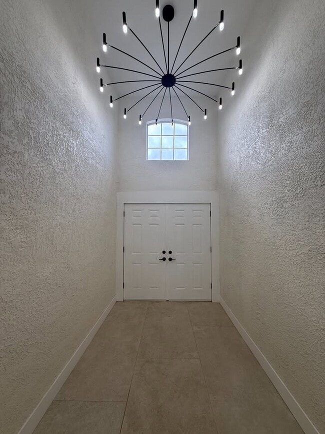 Building Photo - 1550 Center Rd