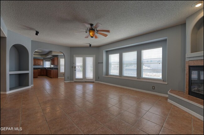 Building Photo - 6300 Franklin Vista Dr