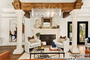 Building Photo - 417 E Hildebrand Ave