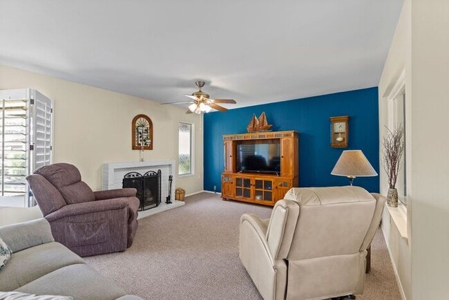 Building Photo - Sweeping Views! Rare and Peaceful 5-home e...