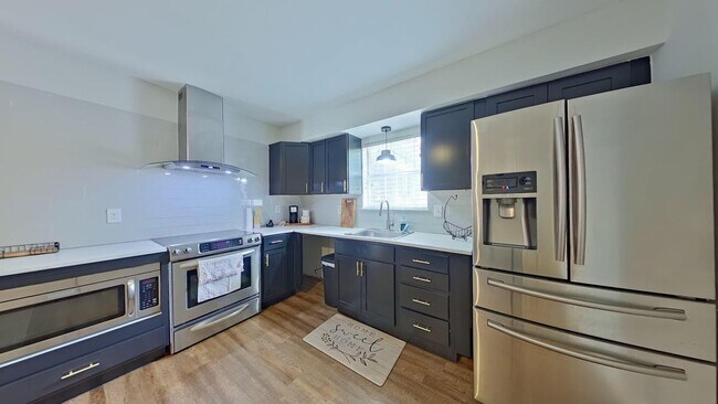 Building Photo - 3083 Skyline Dr