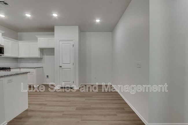 Building Photo - 11603 Mackenzie Wy