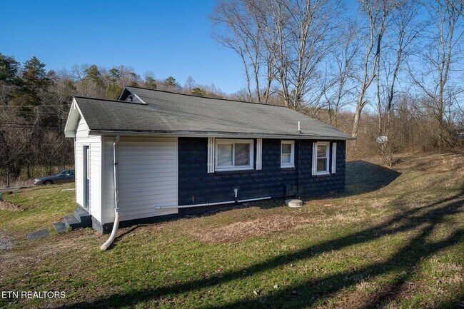 Building Photo - 614 E Brushy Valley Dr