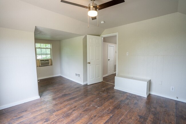 Building Photo - 112 N Delaware Pl