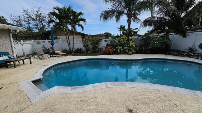 Building Photo - 6731 NW 26th Way