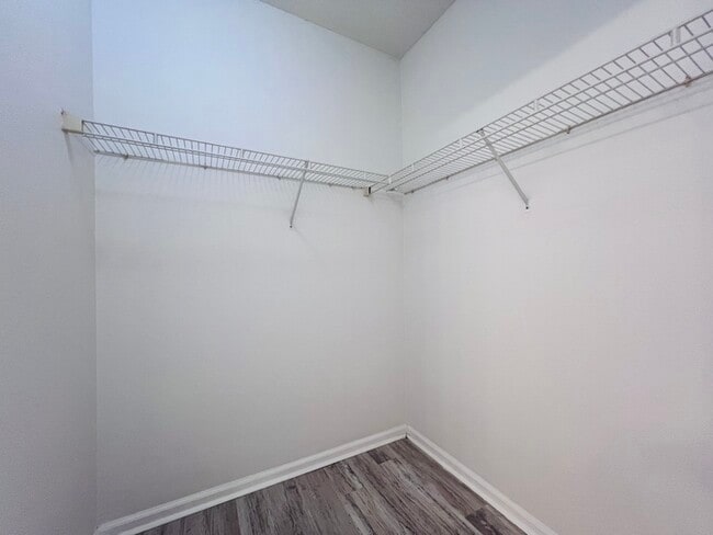 Building Photo - Beautifully Updated 4 bed 2 bath 2 car gar...