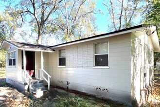 Building Photo - Newly Remodled North side Bungalow with a ...