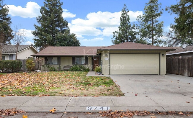 Building Photo - 9741 Treetop Dr