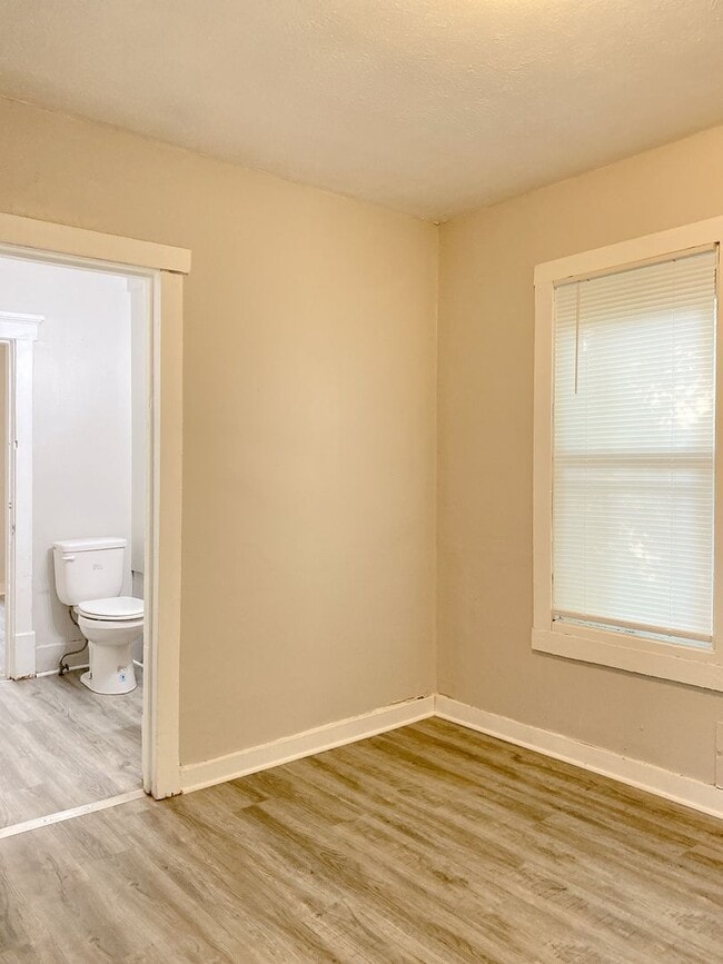 Building Photo - Cozy 2 bed 1 bath house $995 Sec 8 OK