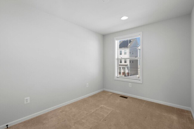 Building Photo - 3 Bed 2.5 Bath - Clarksburg Townhouse - Attached 2 Car Garage