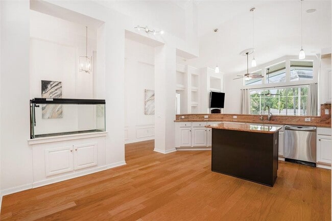 Building Photo - 15008 Arbor Hollow Dr