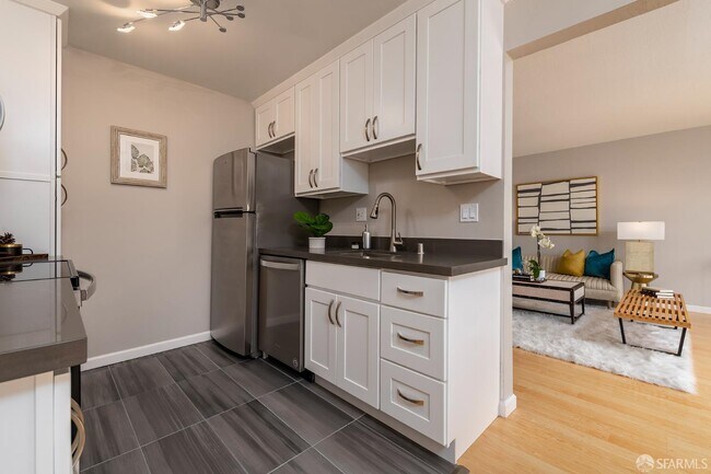 Building Photo - 65 Hermann St