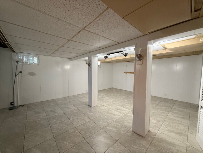 Building Photo - Newly Renovated 3 BED 1.5 BATH in prime area of Quincy