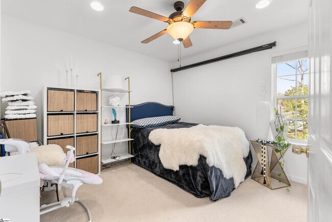 Building Photo - 154 S Lake Emory Dr