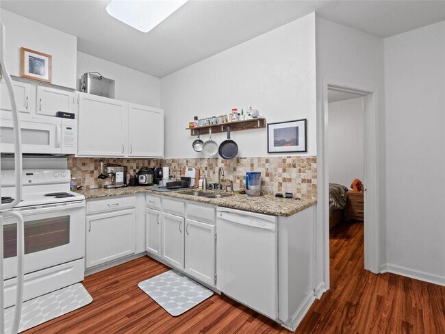 Building Photo - 2801 Rio Grande St