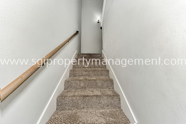 Building Photo - 3604 Aaron Pl