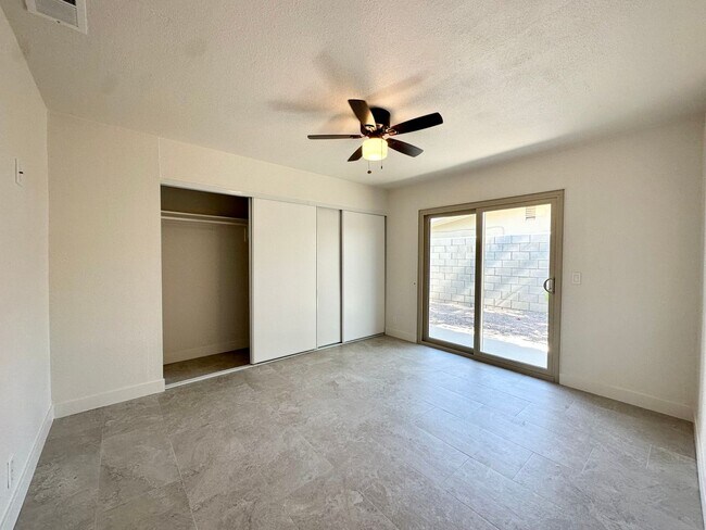 Building Photo - 561 Desert View Dr