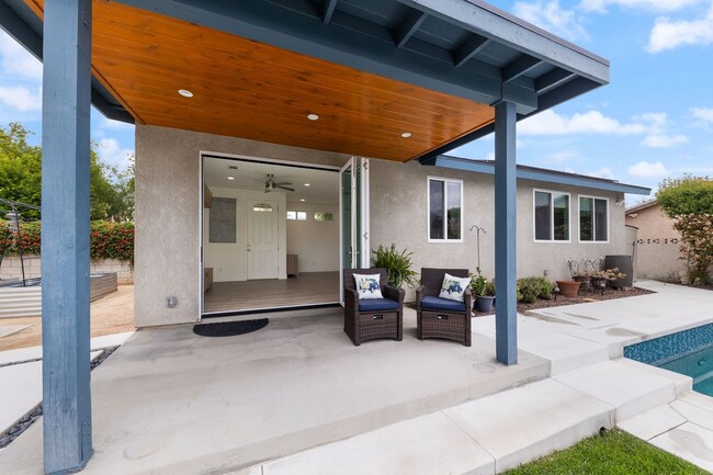 Building Photo - 1572 Coolcrest Ave