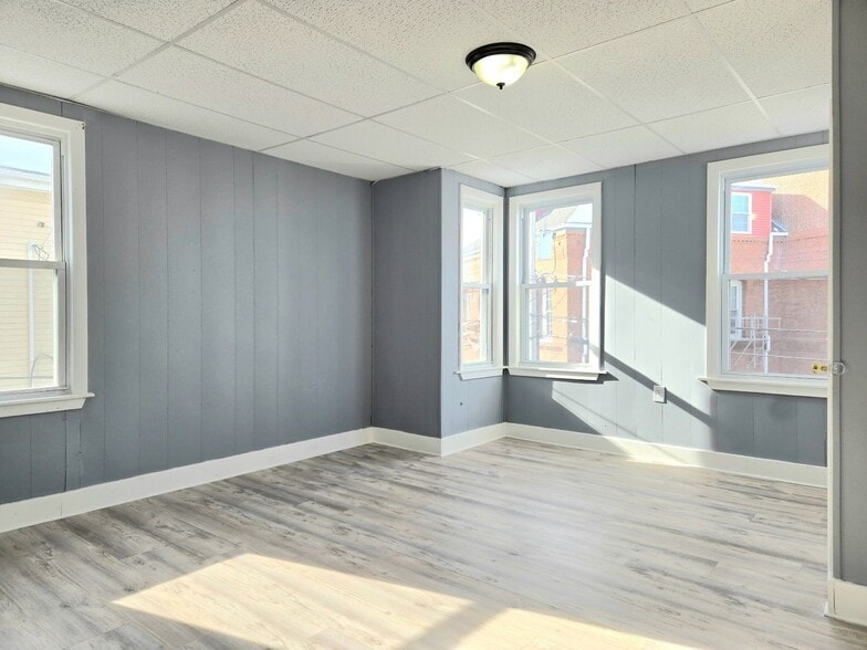 Building Photo - 48 Rocliffe St