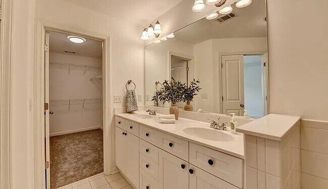 Building Photo - 10898 Gallier St