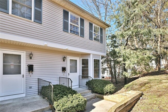 Primary Photo - 41 S Moger Ave