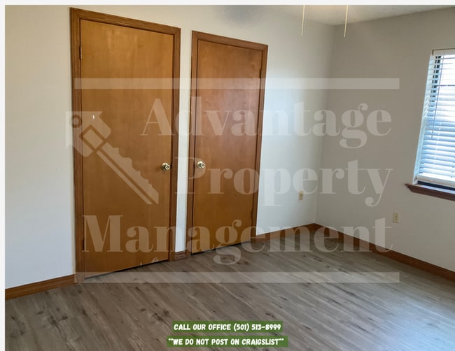 Building Photo - 1225 Woodside Dr