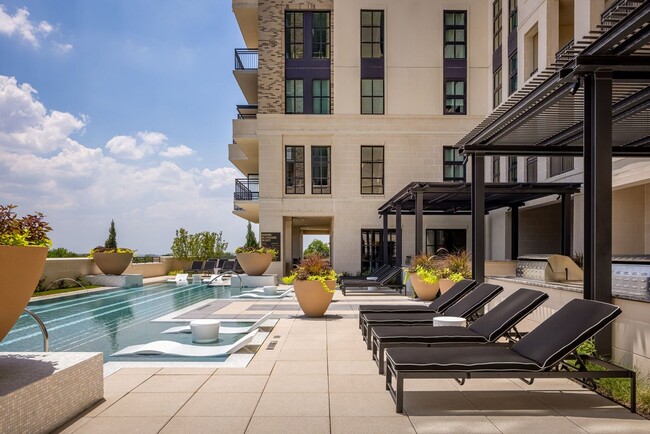 Building Photo - Modern 3-Bedroom Apartment with Smart Home...