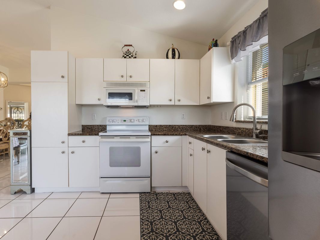 Building Photo - 12807 Hampton Lakes Cir