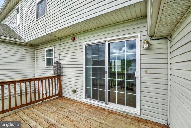 Building Photo - 655 Fisher Dr