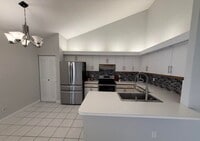 Building Photo - 1204 Timberlane Cir